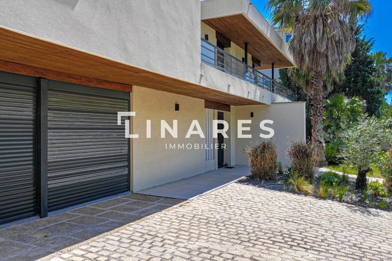 Villa - 349 m² - 8 pièces