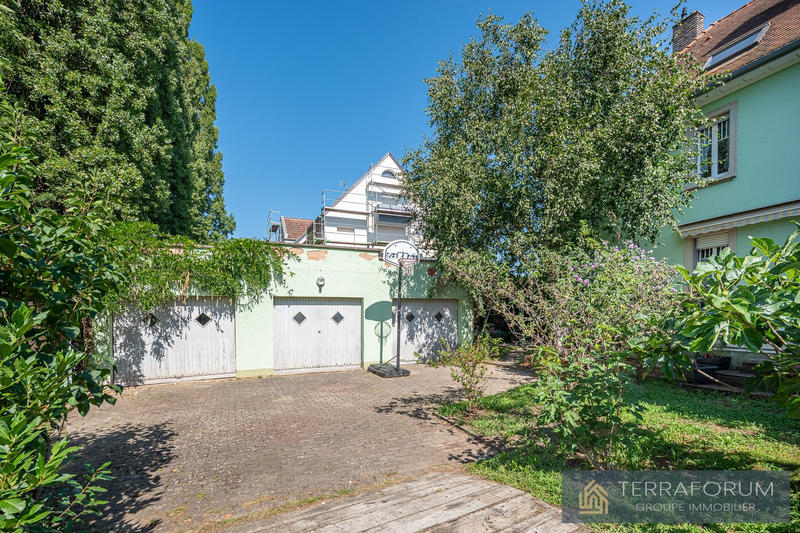 Maison - 265 m² - 8 pièces