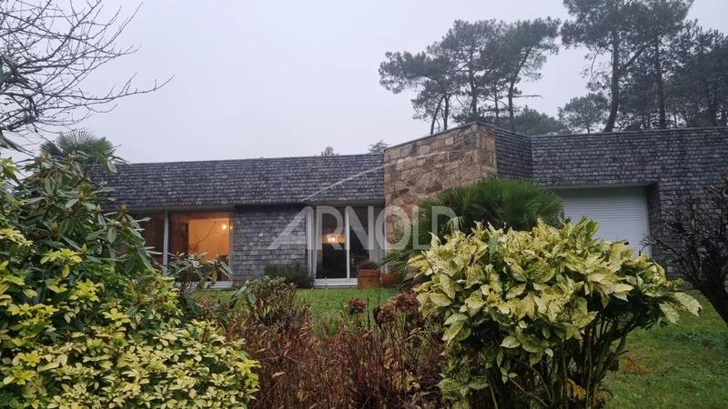 Maison - 182 m² - 9 pièces