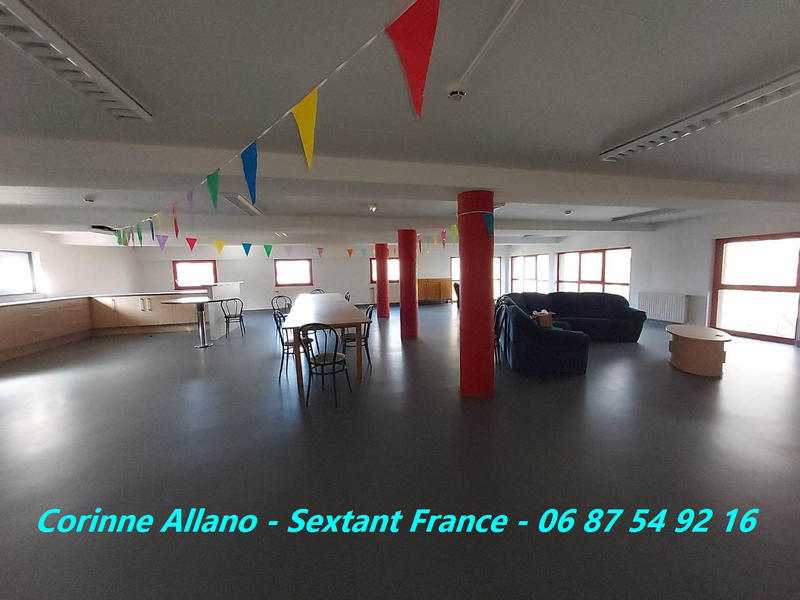 Maison - 1 528 m² - 40 pièces