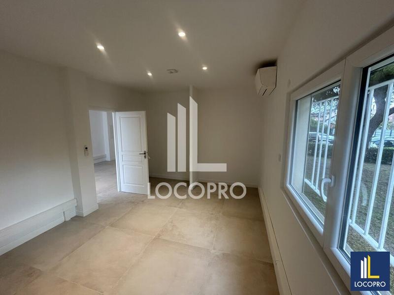 Local d'activité / Entrepôt - 210 m²