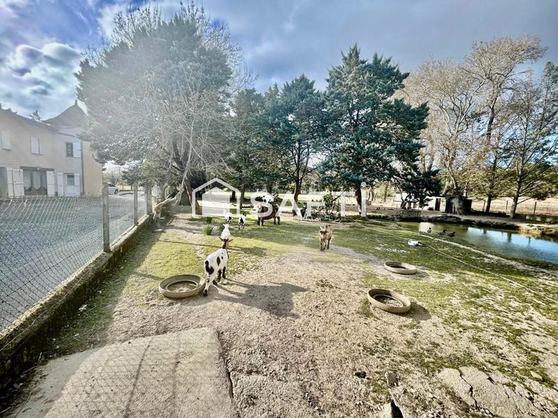 Maison - 375 m² - 22 pièces