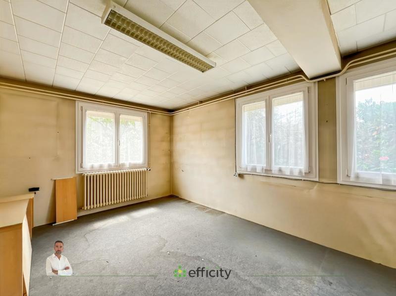 Maison - 255 m² - 12 pièces