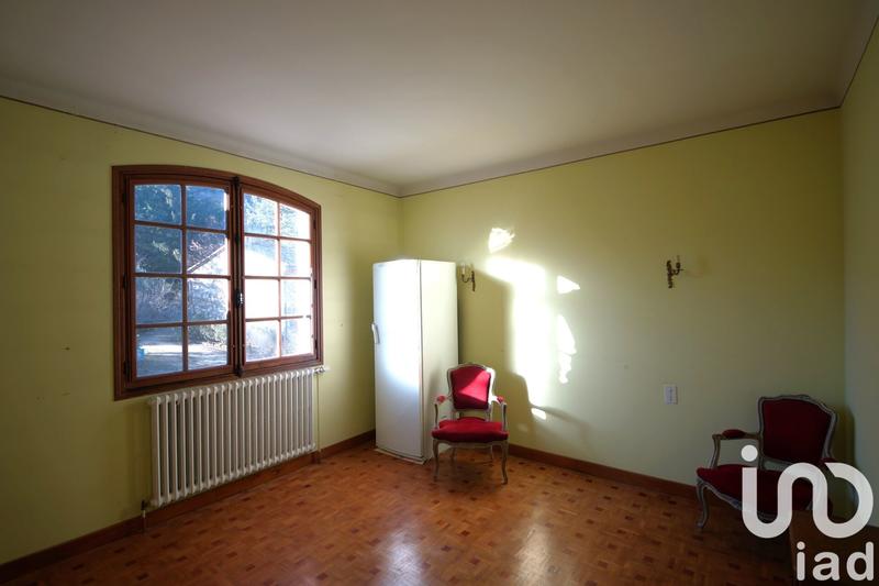 Maison - 235 m² - 10 pièces