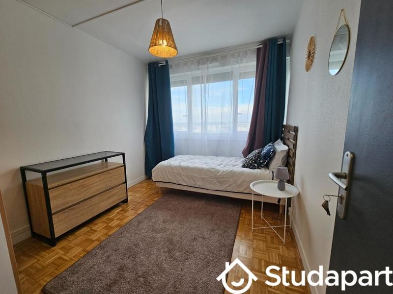 Chambre - 10 m² - 1 pièce