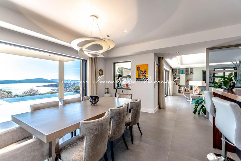 Villa - 313 m² - 7 pièces