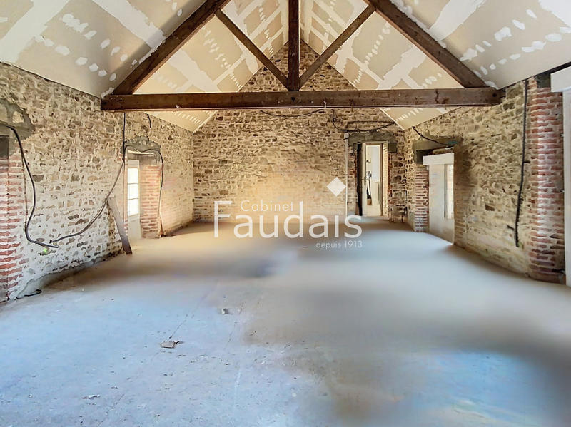 Maison - 382 m² - 13 pièces