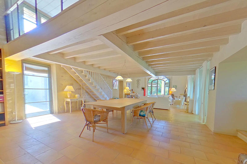 Maison - 210 m² - 5 pièces