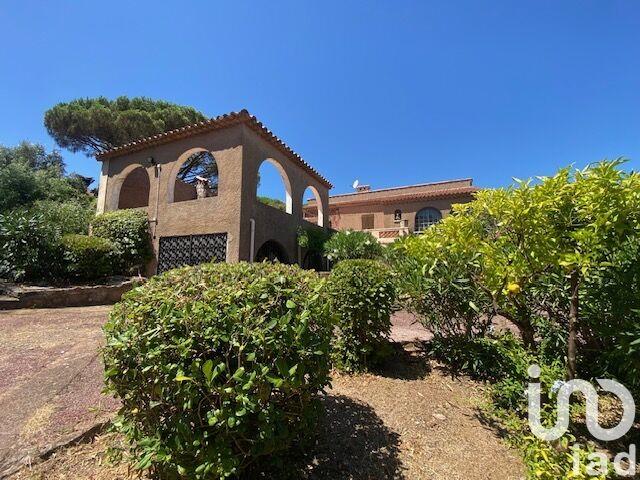 Maison - 239 m² - 9 pièces