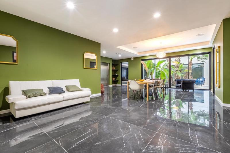 Villa - 1 300 m² - 10 pièces