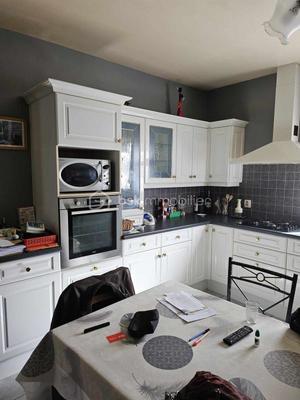 Maison traditionnelle - 236 m² - 14 pièces