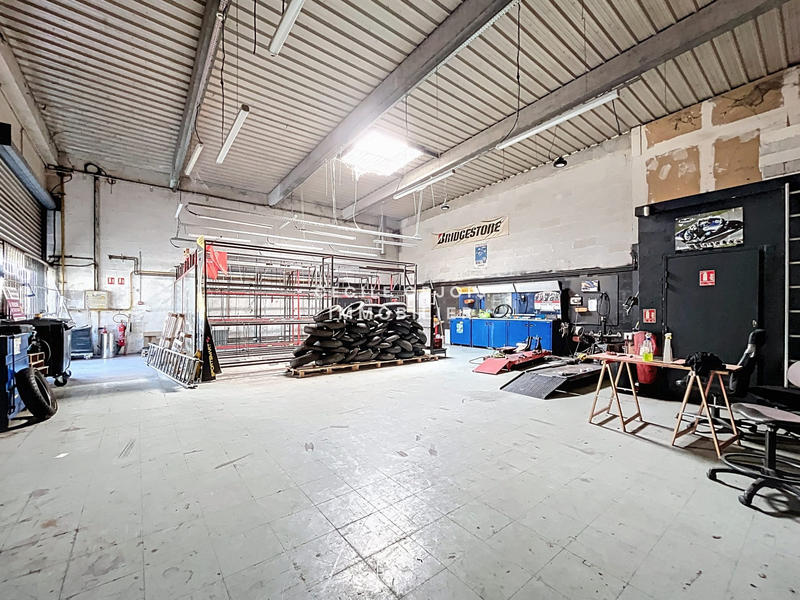 Local commercial - 679 m²