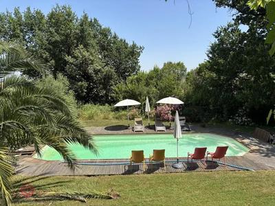 Demeure - 252 m² - 8 pièces