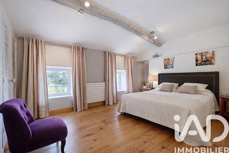 Maison - 660 m² - 16 pièces