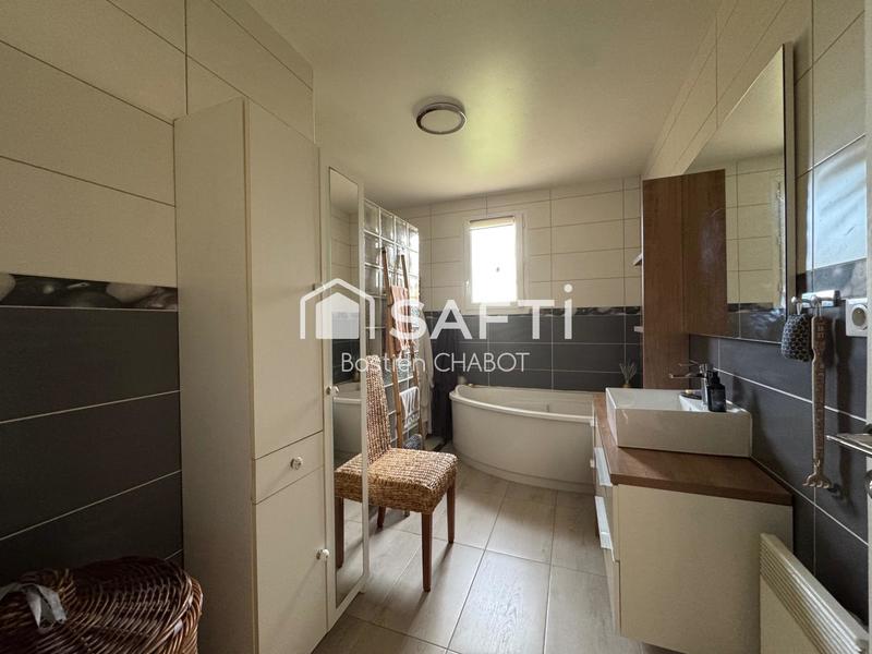 Maison - 99 m² - 6 pièces