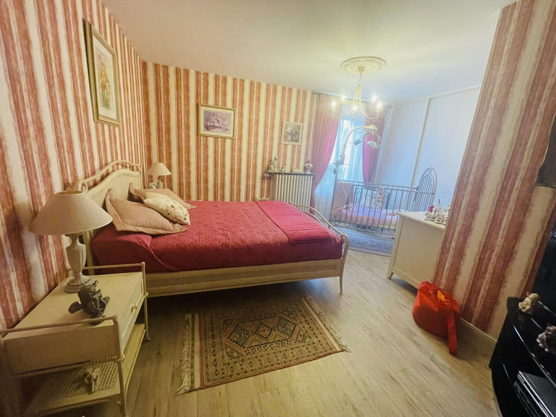 Maison - 267 m² - 7 pièces