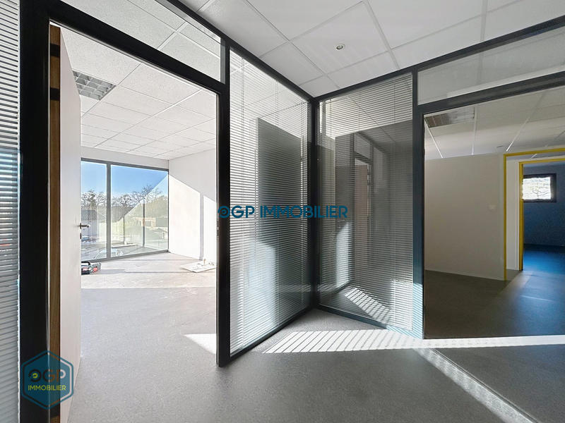 Local commercial - 130 m² - 5 pièces