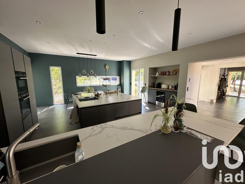 Maison - 320 m² - 8 pièces