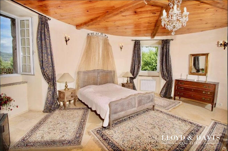 Château - 1 560 m² - 20 pièces