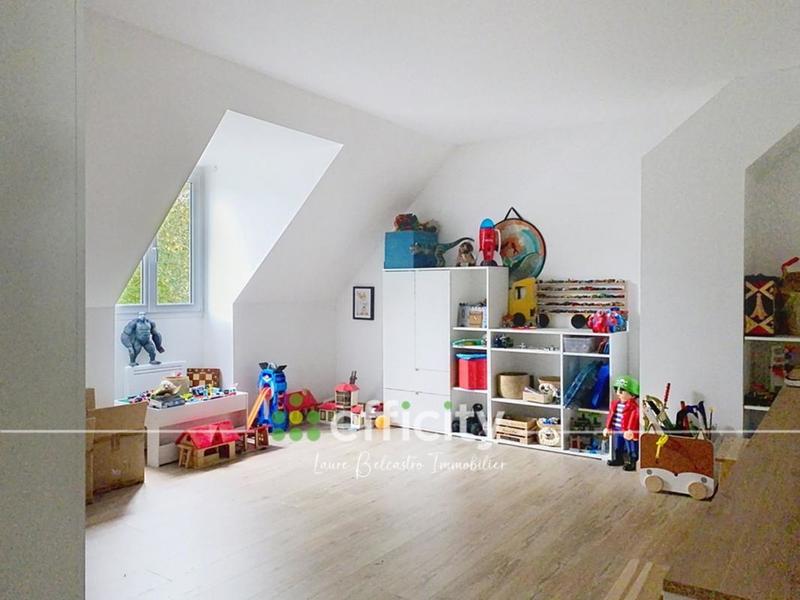 Pavillon - 184 m² - 8 pièces