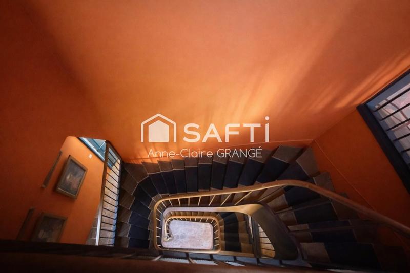 Propriété - 279 m² - 8 pièces