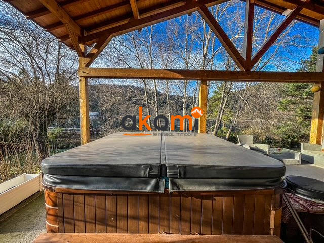 Maison - 140 m² - 5 pièces