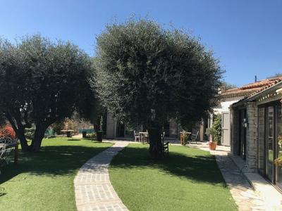 Villa - 208 m² - 6 pièces