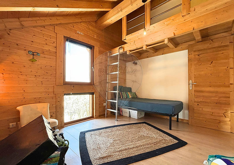 Maison - 201 m² - 7 pièces