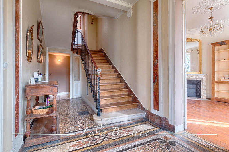 Propriété - 395 m² - 14 pièces