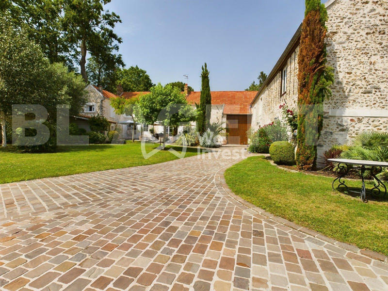 Maison - 294 m² - 9 pièces