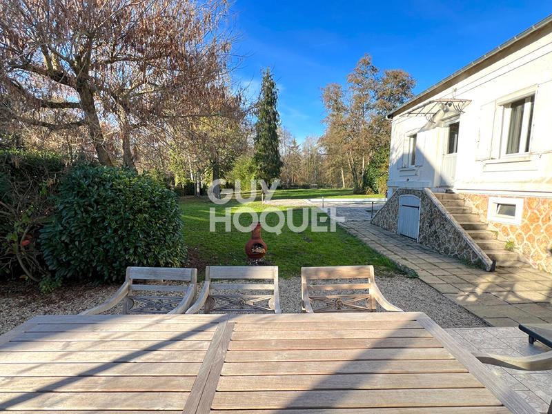 Maison - 202 m² - 9 pièces