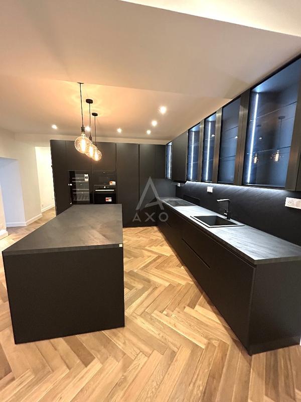 Appartement - 237 m² - 5 pièces