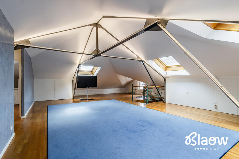 Maison - 450 m² - 10 pièces