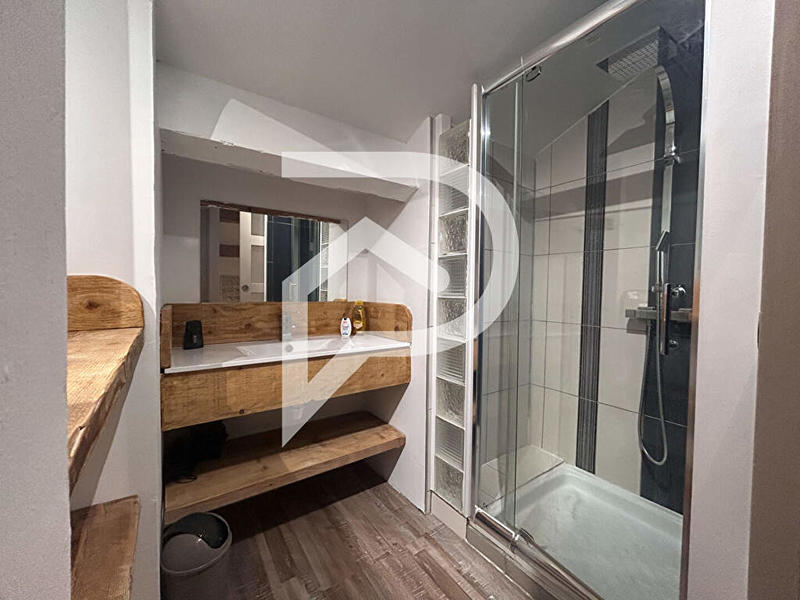 Maison - 300 m² - 6 pièces