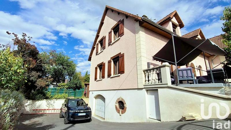 Maison - 220 m² - 8 pièces