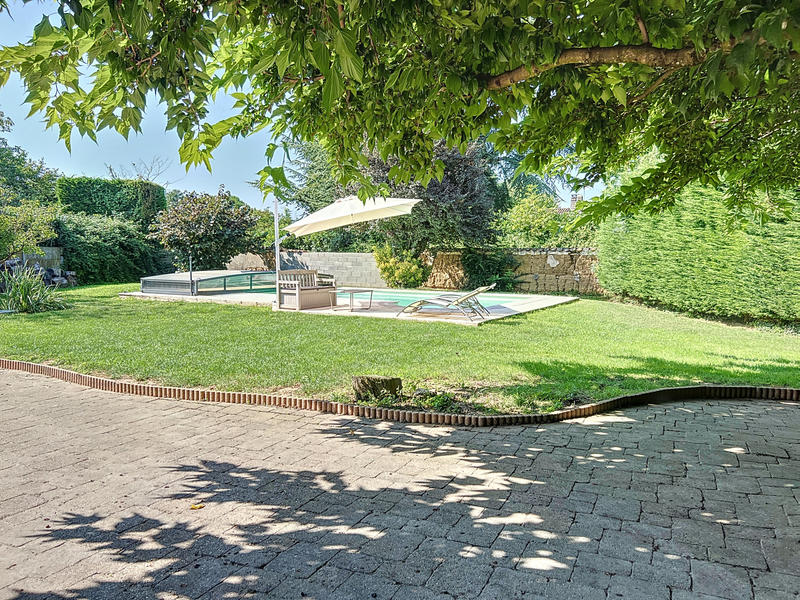 Maison - 253 m² - 6 pièces