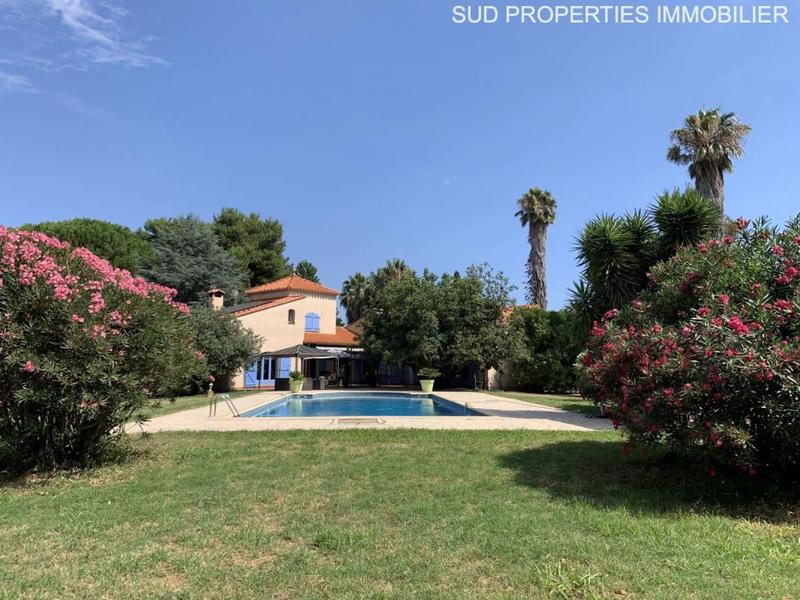 Propriété - 315 m² - 9 pièces