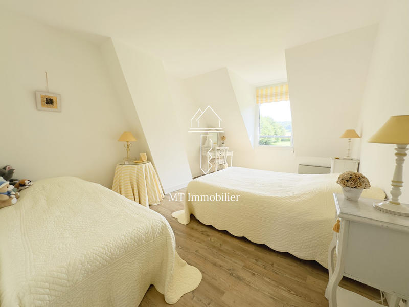 Maison - 241 m² - 7 pièces