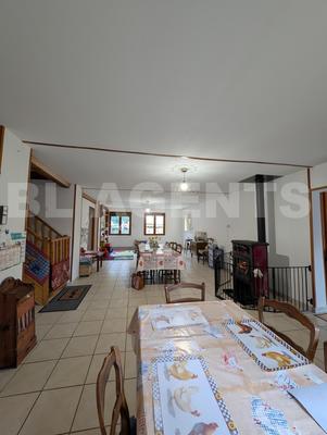 Maison - 197 m² - 8 pièces