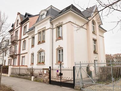 Maison - 250 m² - 10 pièces