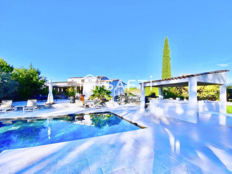 Maison - 267 m² - 8 pièces