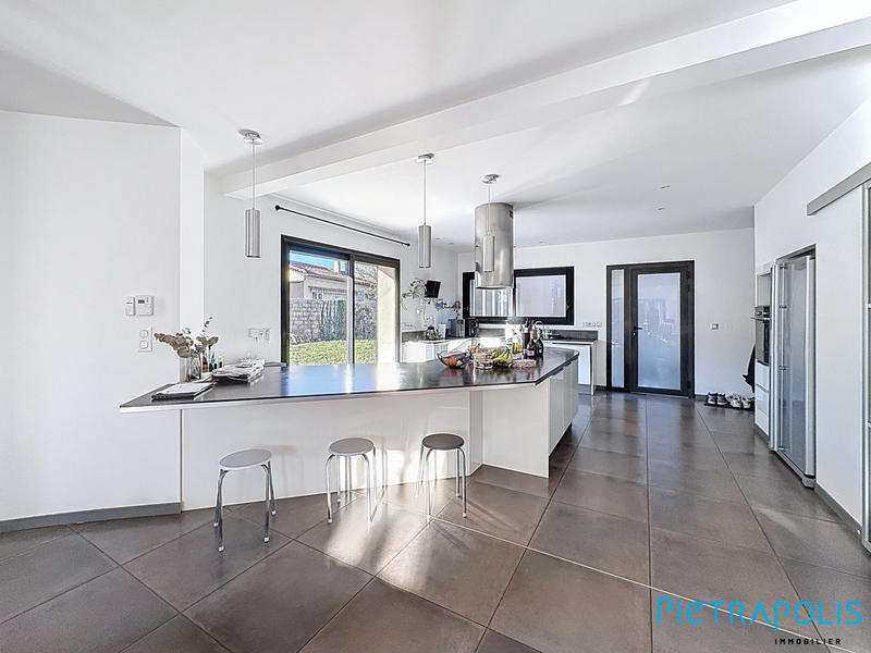 Maison - 199 m² - 2 pièces