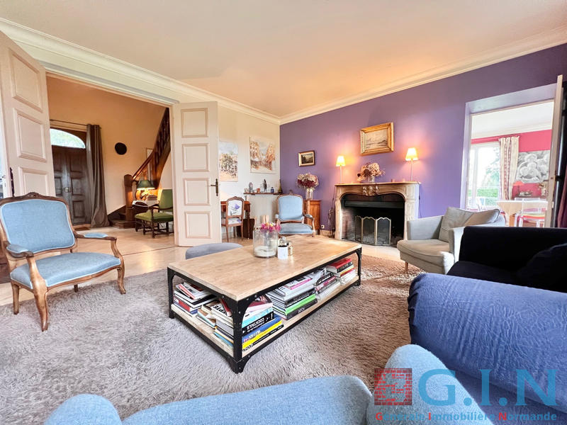 Propriété - 260 m² - 9 pièces