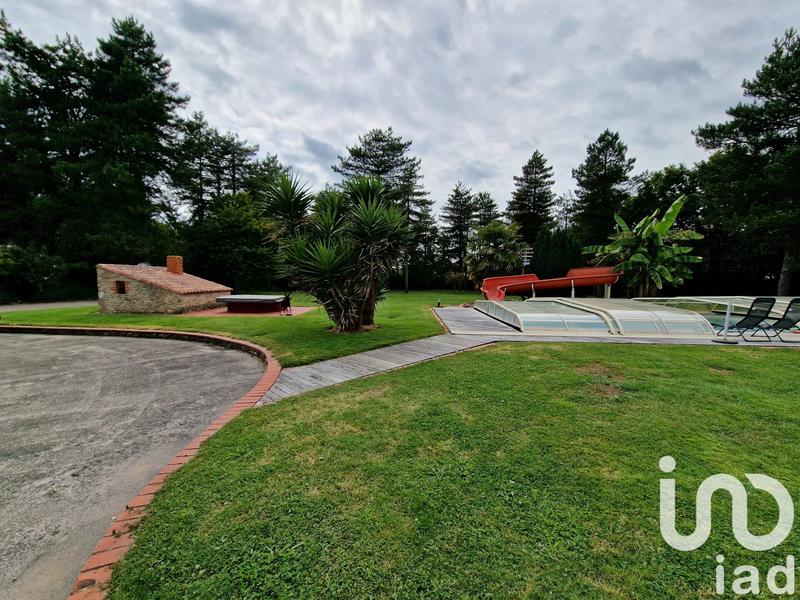 Maison - 360 m² - 10 pièces