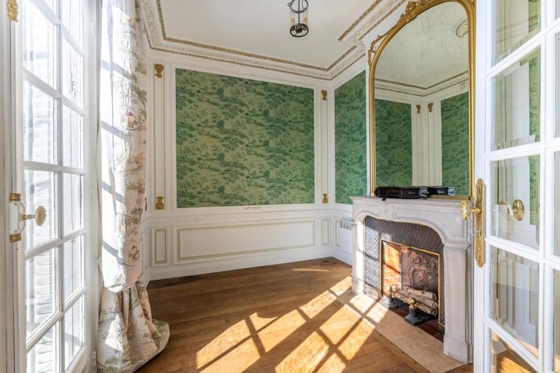 Maison - 250 m² - 9 pièces