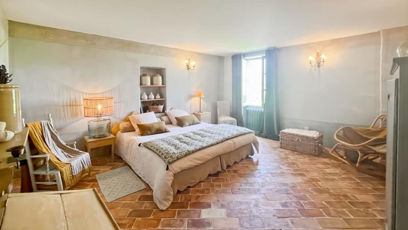 Maison - 500 m² - 8 pièces