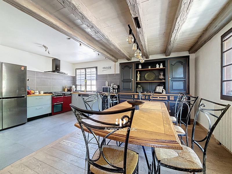 Maison - 220 m² - 9 pièces