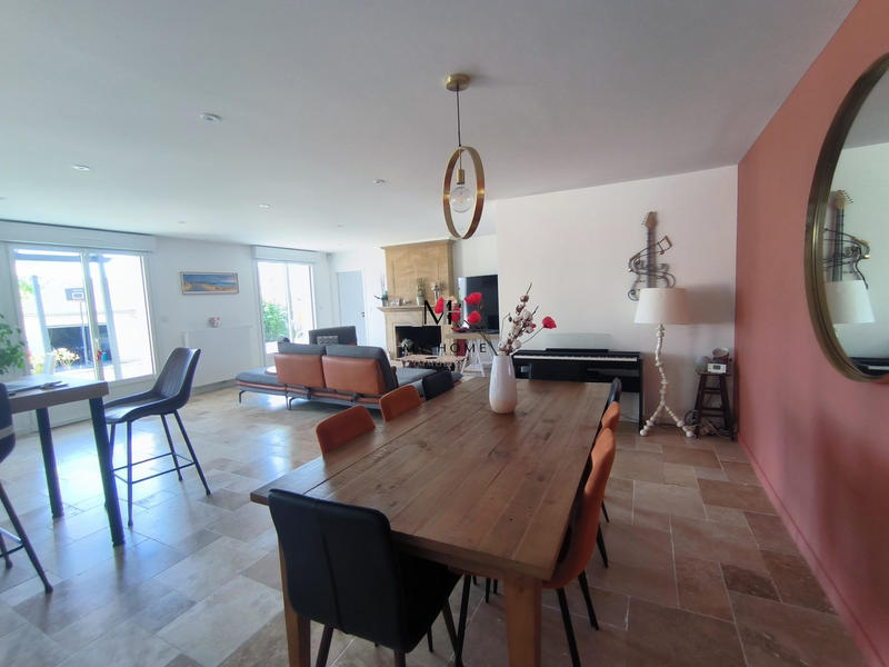 Maison - 200 m² - 8 pièces