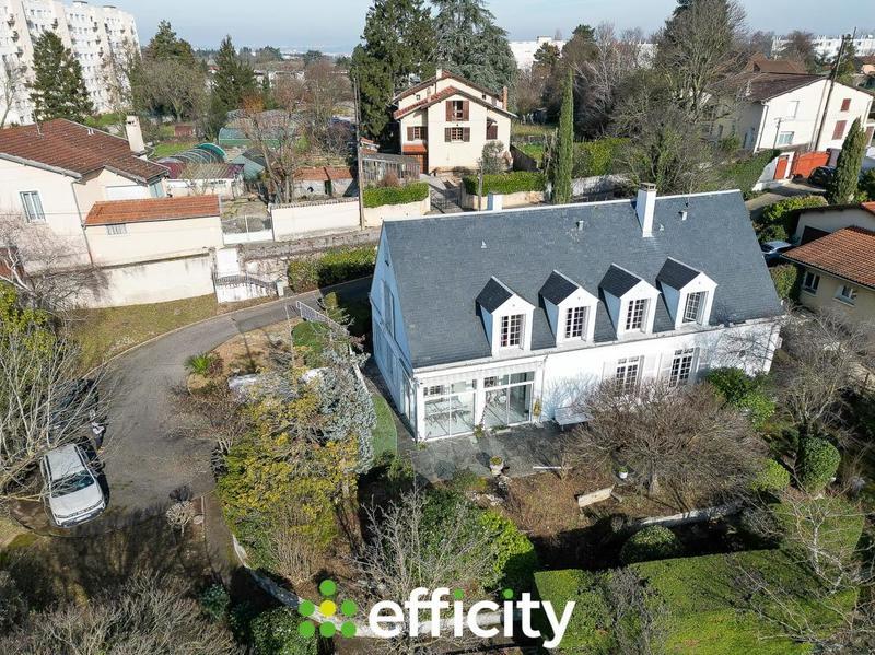 Villa - 223 m² - 10 pièces