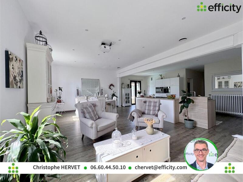 Maison - 247 m² - 8 pièces